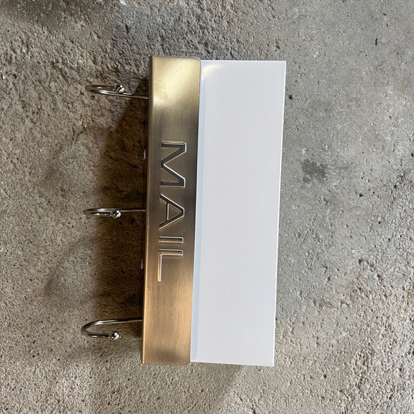 Mail wall decor for holding mail and has hooks under - Picture 4 of 4